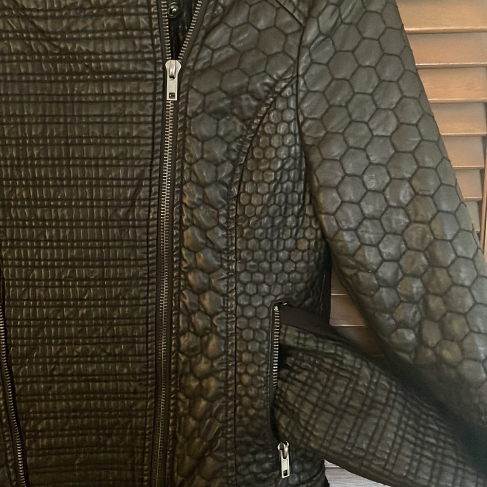 Embossed leather jacket - Picture 4 of 6
